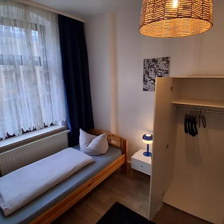 Geraeumige Stadtwohnung Mit Balkon *